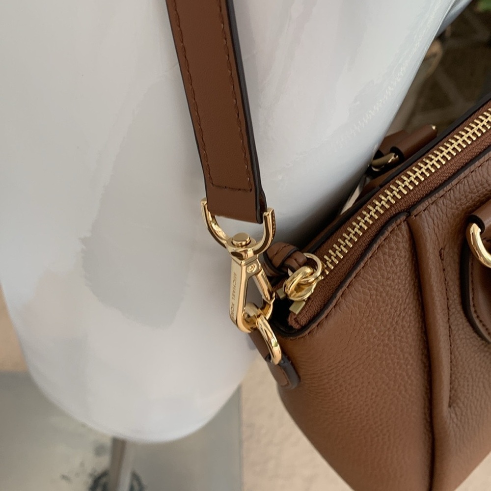 MICHAEL KORS LEATHER CROSSBODY - Picture 5 of 15